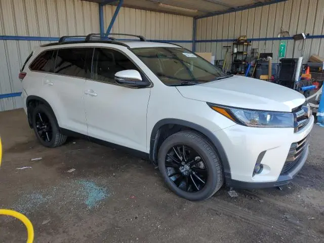 2019 TOYOTA HIGHLANDER SE  