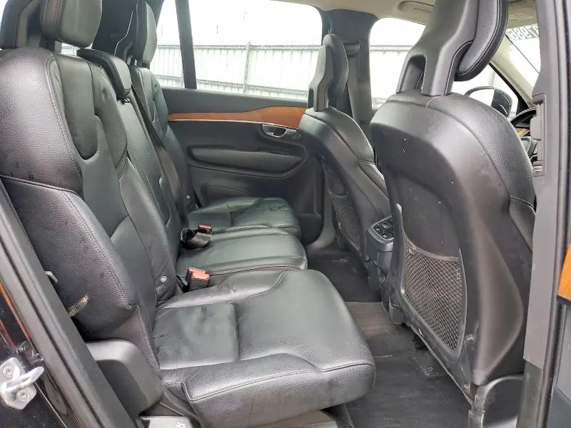 2021 VOLVO XC90 T6 MOMENTUM  