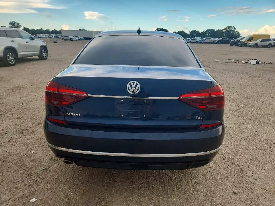 2019 VOLKSWAGEN PASSAT SE R-LINE  