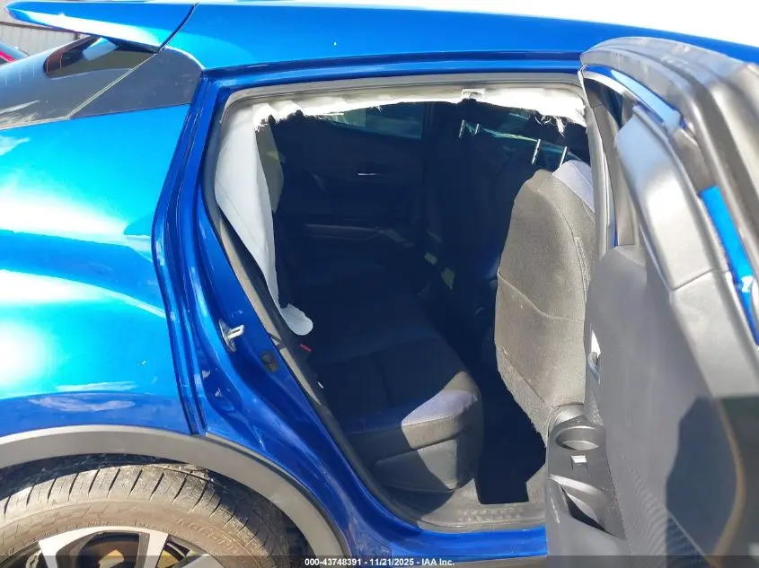 2020 TOYOTA C-HR XLE