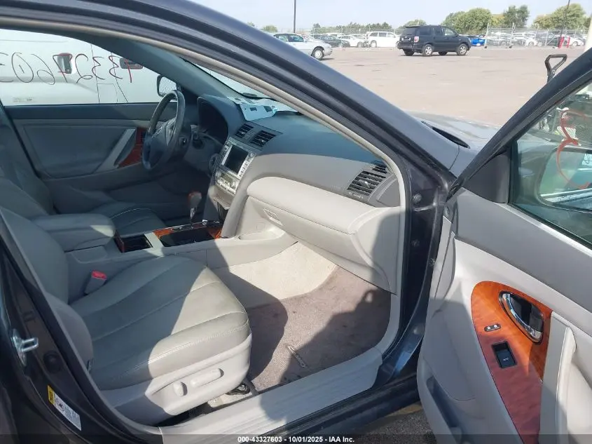 2010 TOYOTA CAMRY XLE V6