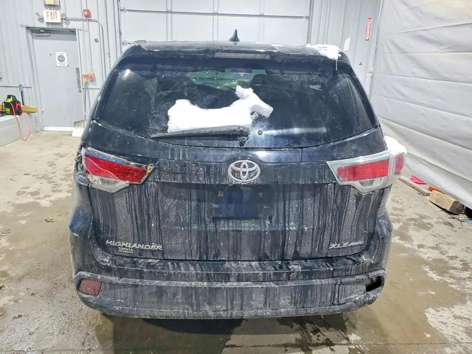 2016 TOYOTA HIGHLANDER XLE  