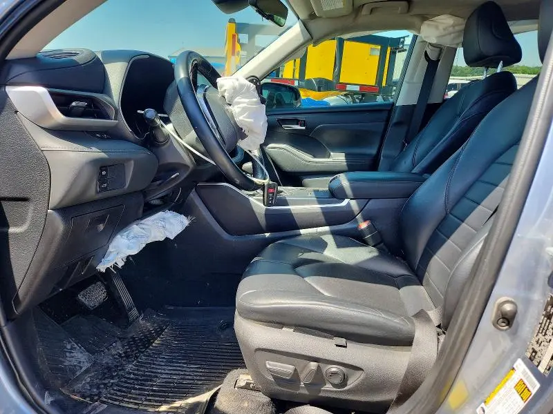 2021 TOYOTA HIGHLANDER XLE  