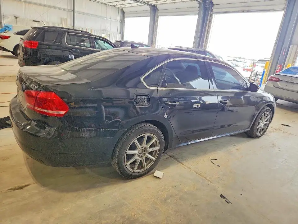 2015 VOLKSWAGEN PASSAT SE  
