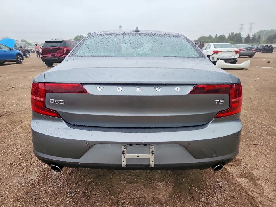 2018 VOLVO S90 T5 MOMENTUM  