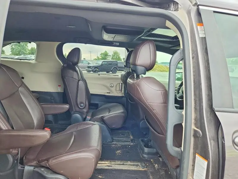 2021 TOYOTA SIENNA PLATINUM 7-PASSENGER  