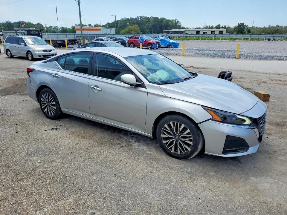 2023 NISSAN ALTIMA SV  