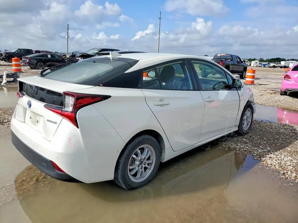 2020 TOYOTA PRIUS LE  