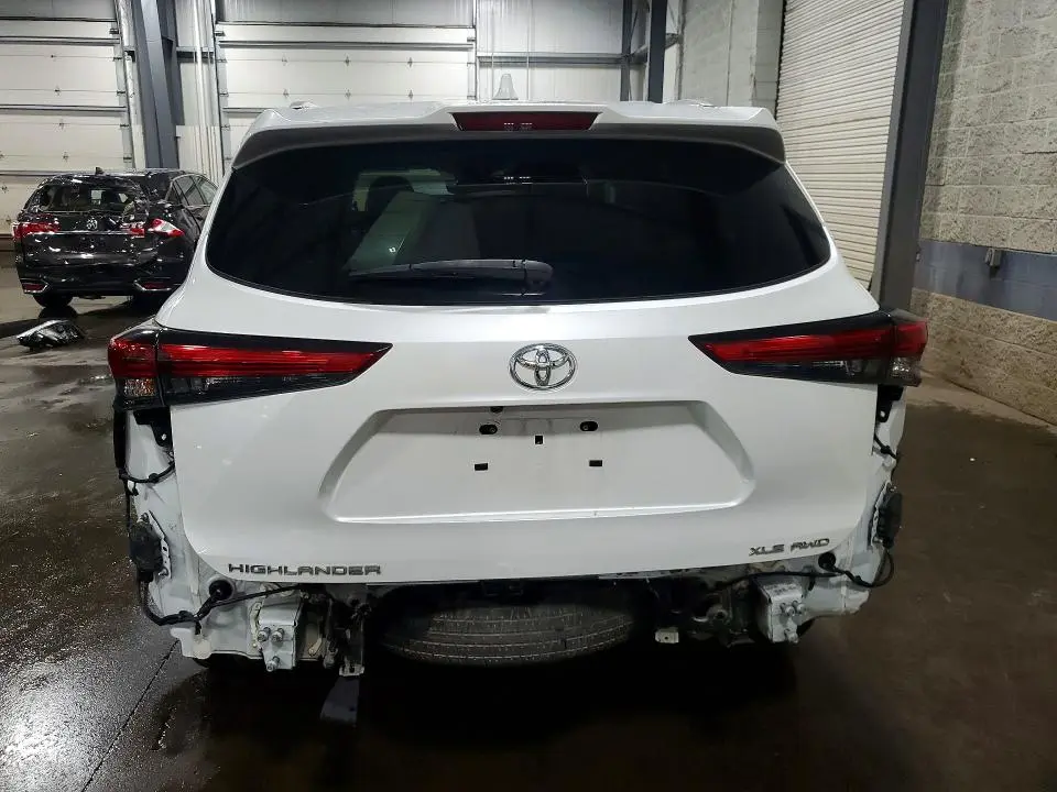 2022 TOYOTA HIGHLANDER XLE  