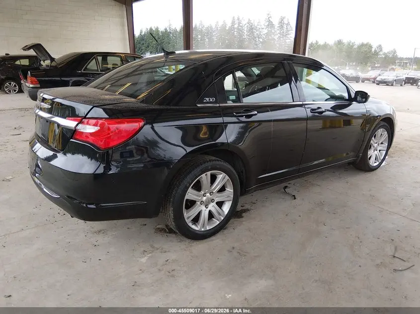 2013 CHRYSLER 200 LX