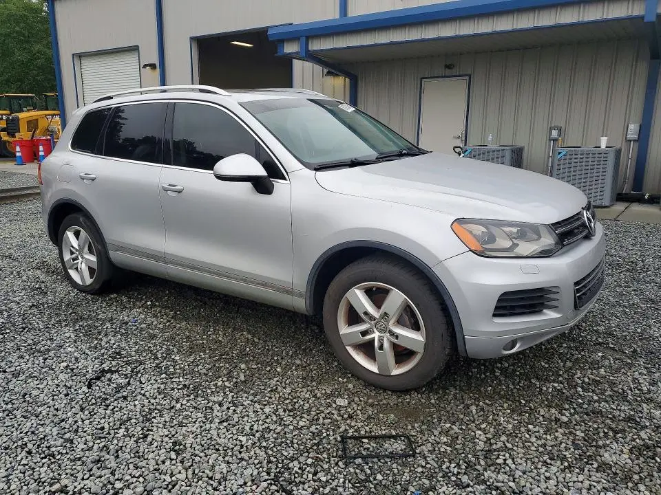 2013 VOLKSWAGEN TOUAREG V6  