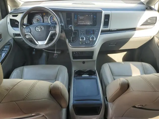 2017 TOYOTA SIENNA XLE  