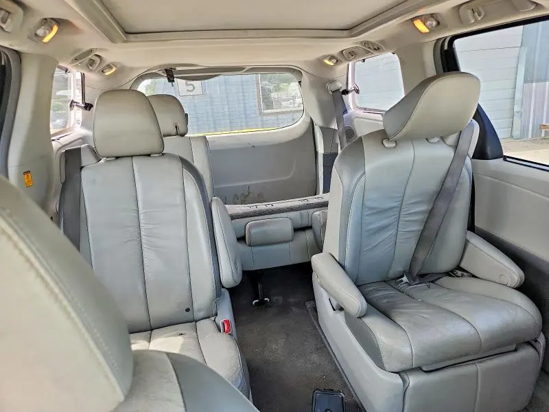 2011 TOYOTA SIENNA LIMITED 7-PASSENGER  