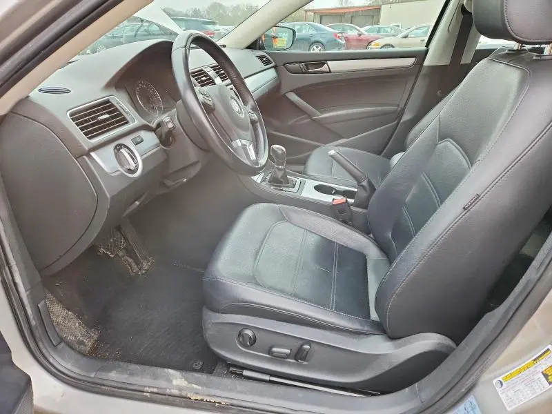 2013 VOLKSWAGEN PASSAT   