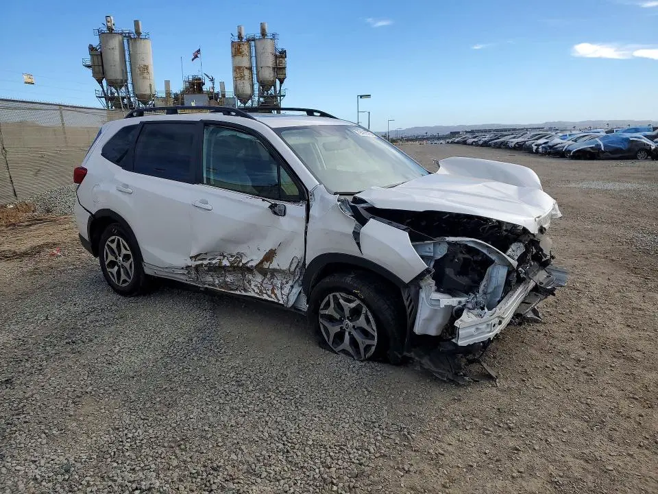 2022 SUBARU FORESTER PREMIUM  