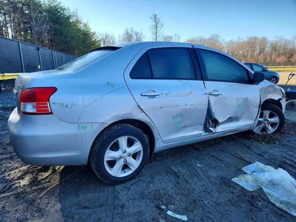 2010 TOYOTA YARIS BASE  