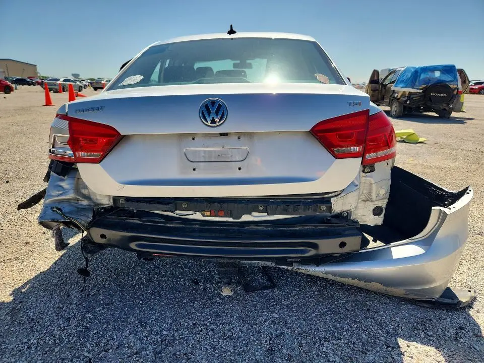 2015 VOLKSWAGEN PASSAT S  