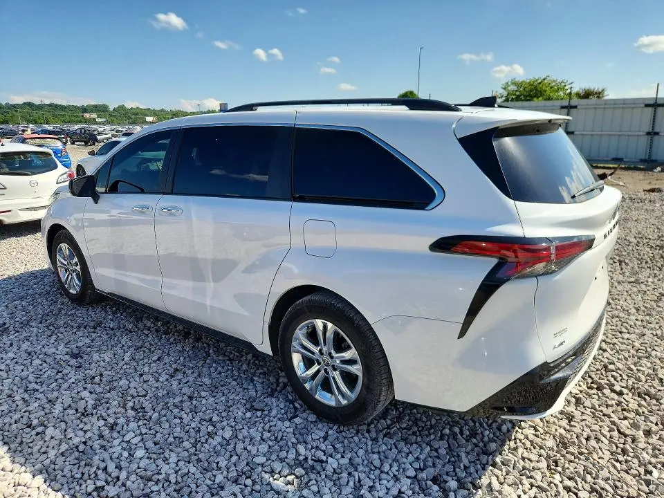 2022 TOYOTA SIENNA   