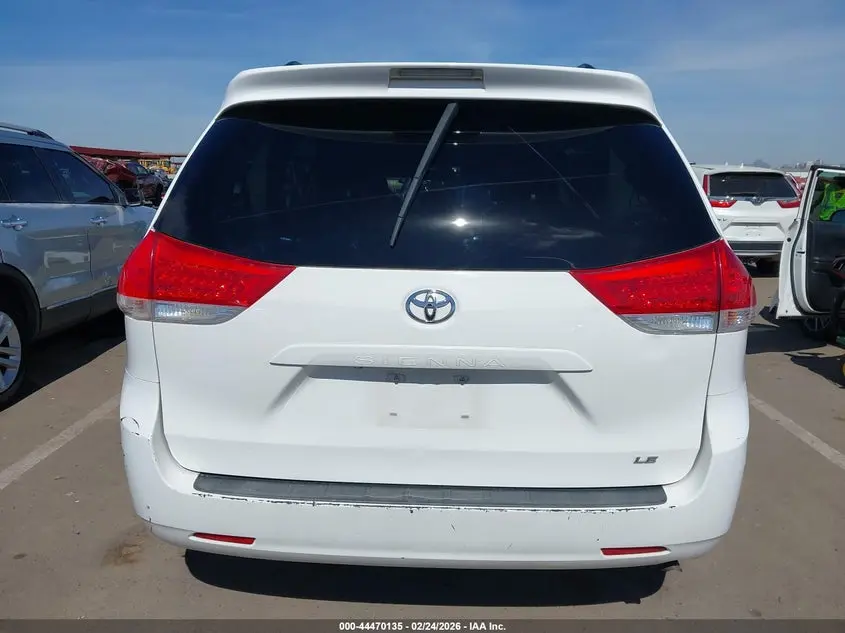 2014 TOYOTA SIENNA LE V6 8 PASSENGER