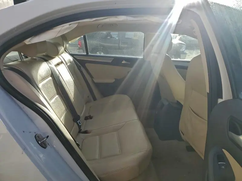 2015 VOLKSWAGEN JETTA SE  