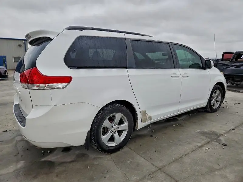 2011 TOYOTA SIENNA LE  