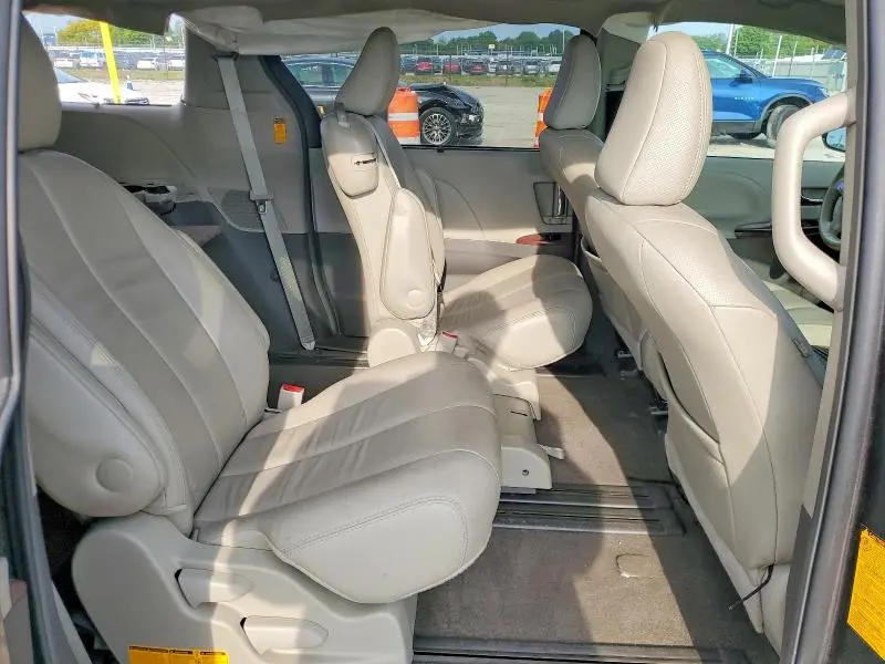 2014 TOYOTA SIENNA XLE 8-PASSENGER  