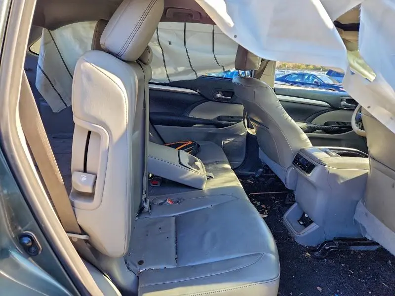 2015 TOYOTA HIGHLANDER XLE  