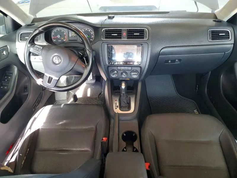 2011 VOLKSWAGEN JETTA SE  