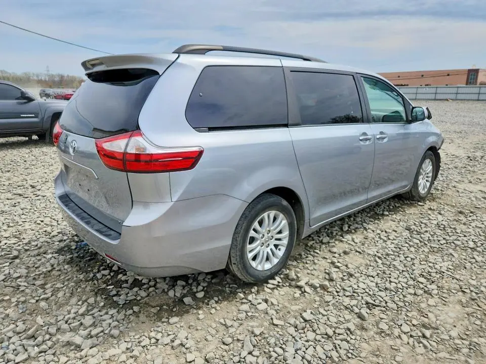 2015 TOYOTA SIENNA XLE 8-PASSENGER  