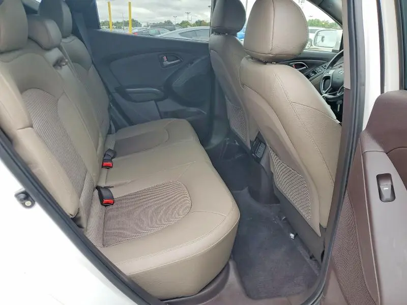 2015 HYUNDAI TUCSON SE  