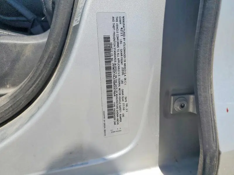 2011 VOLKSWAGEN JETTA SE  