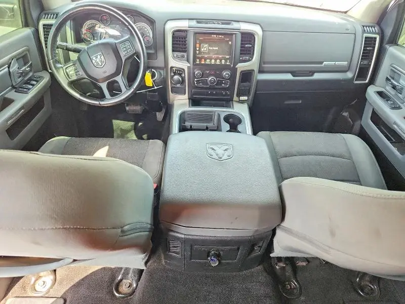 2016 RAM 1500 SLT  