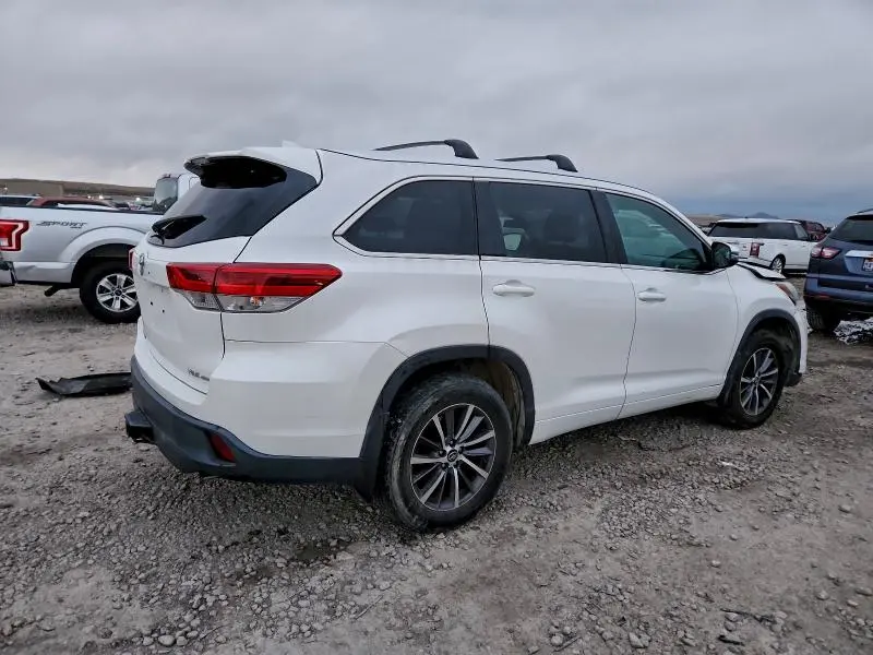 2017 TOYOTA HIGHLANDER SE  