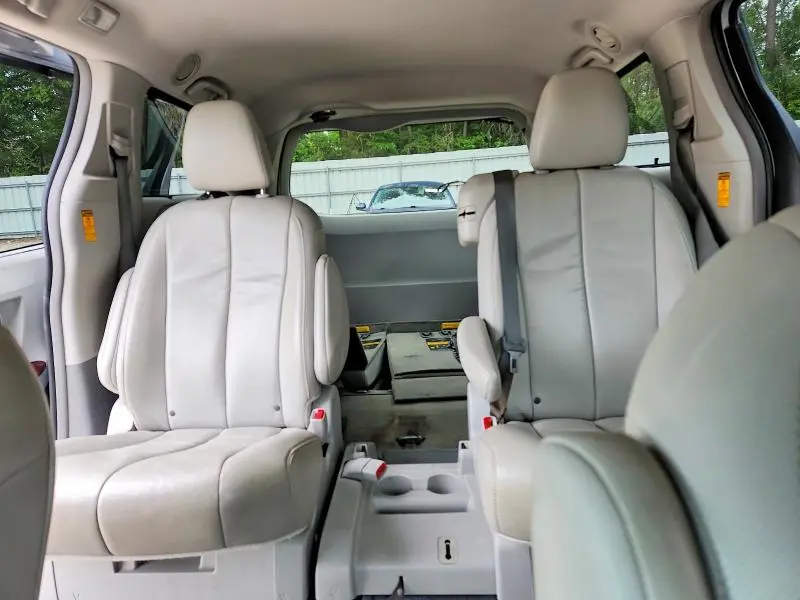 2013 TOYOTA SIENNA XLE 8-PASSENGER  