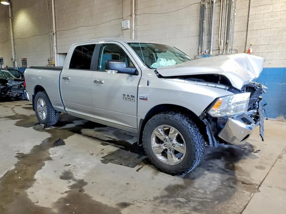 2016 RAM 1500 SLT  
