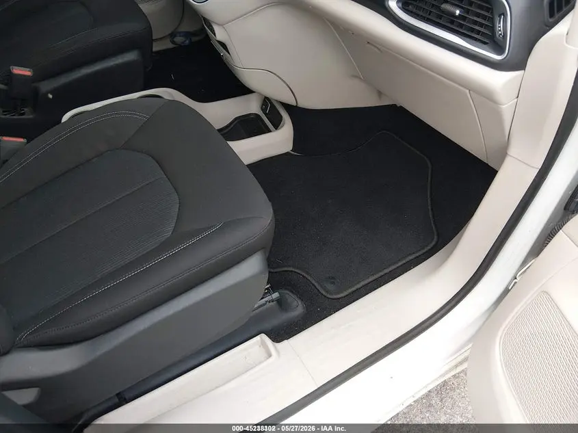 2021 CHRYSLER VOYAGER LX