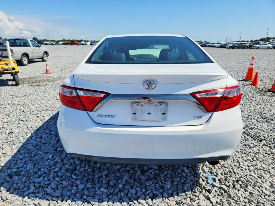 2017 TOYOTA CAMRY SE  