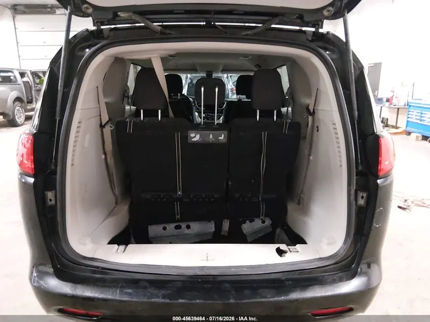 2020 CHRYSLER VOYAGER LX