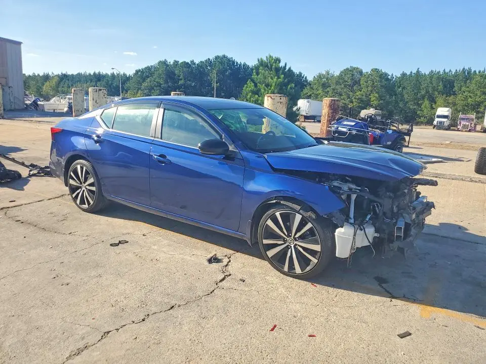 2021 NISSAN ALTIMA SR  