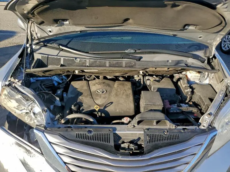 2017 TOYOTA SIENNA XLE  