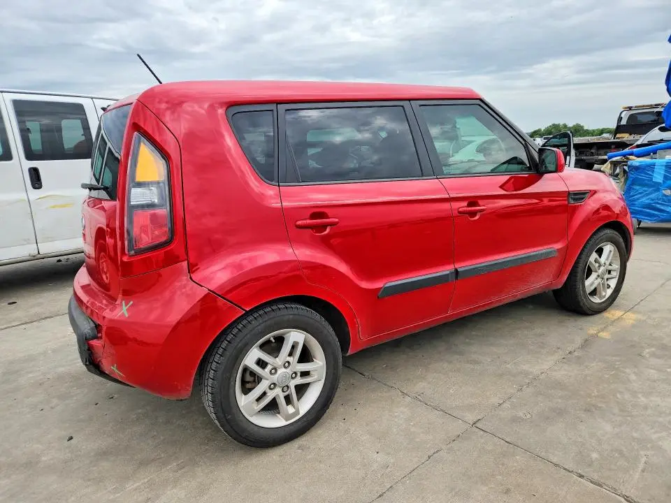 2011 KIA SOUL +  