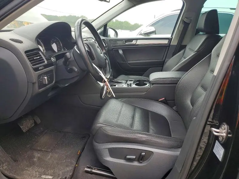 2011 VOLKSWAGEN TOUAREG V6  