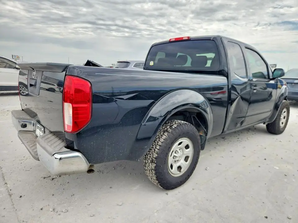 2014 NISSAN FRONTIER S  