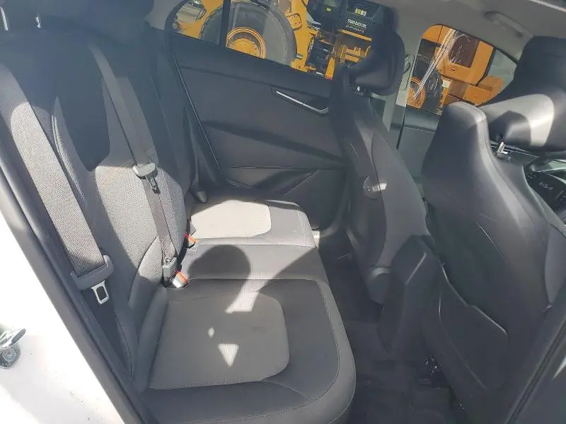 2023 KIA NIRO LX  