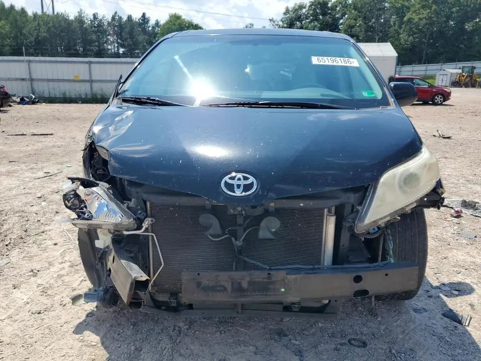 2011 TOYOTA SIENNA XLE 8-PASSENGER  