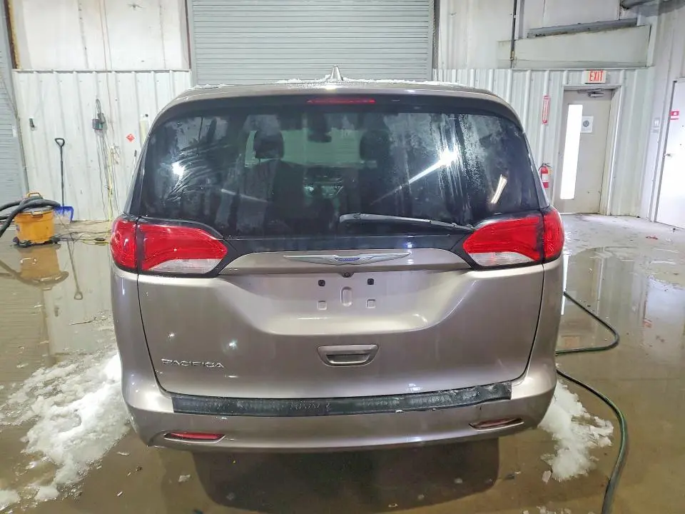 2017 CHRYSLER PACIFICA LX  