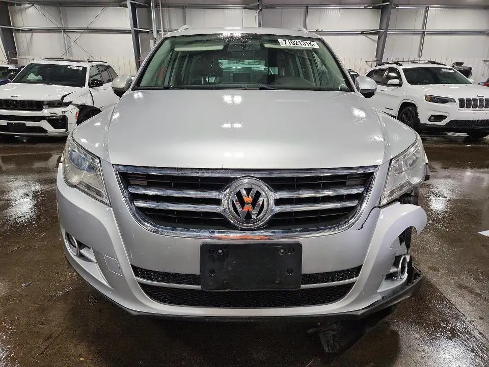 2011 VOLKSWAGEN TIGUAN S  
