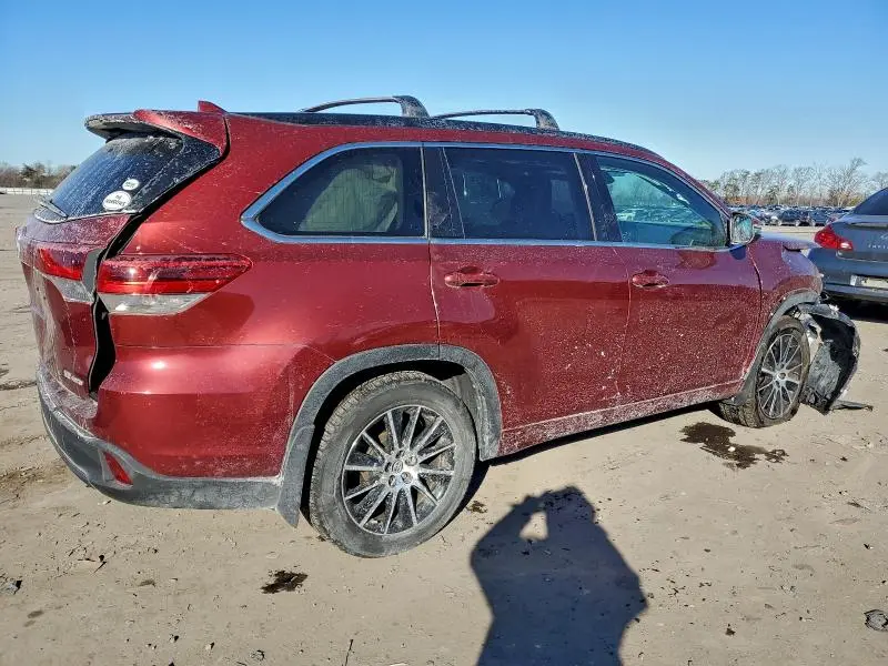 2018 TOYOTA HIGHLANDER SE  