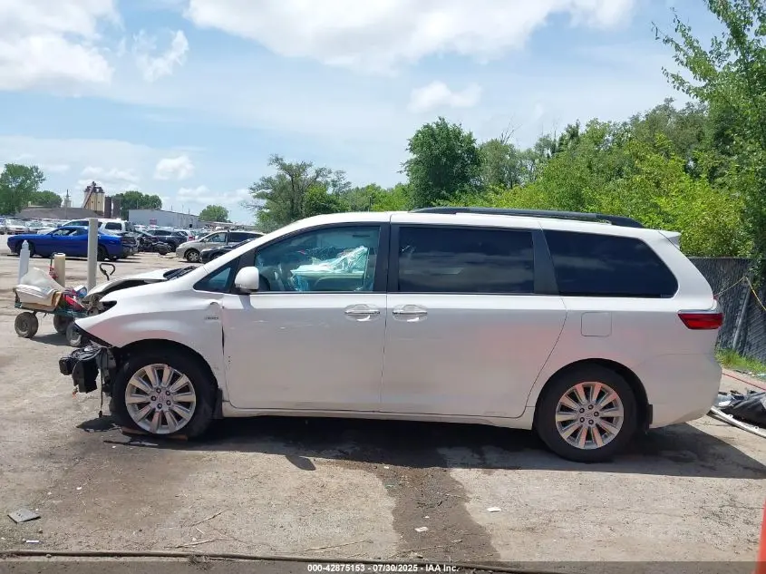 2016 TOYOTA SIENNA XLE 7 PASSENGER
