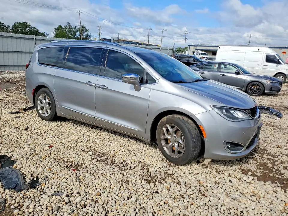 2017 CHRYSLER PACIFICA LIMITED  